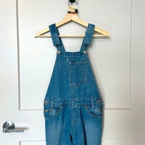 Denim straight-legged Levi overalls in light wash